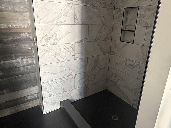 2nd image of 106 Main St W #3