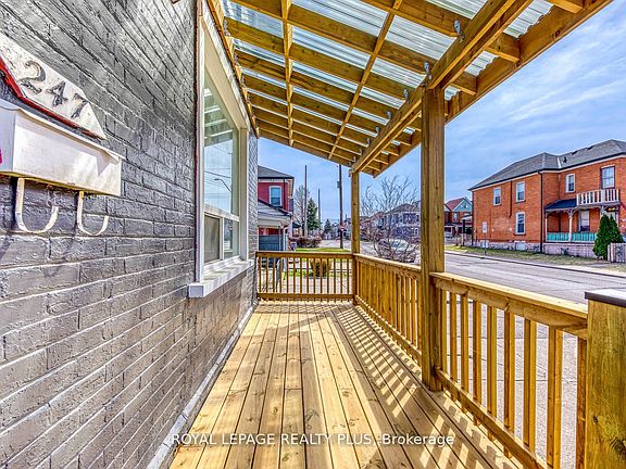 3rd image of 247 Robert St