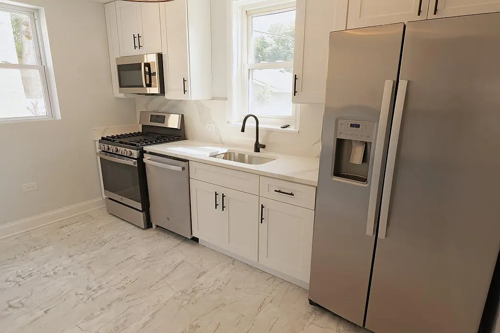11031 S Pulaski Rd — Photo 3