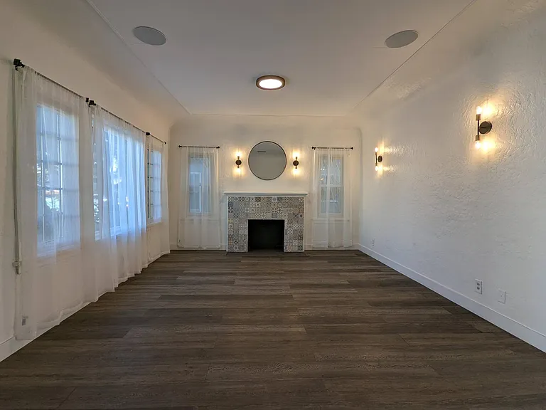 2253 Earl Ave — Photo 4