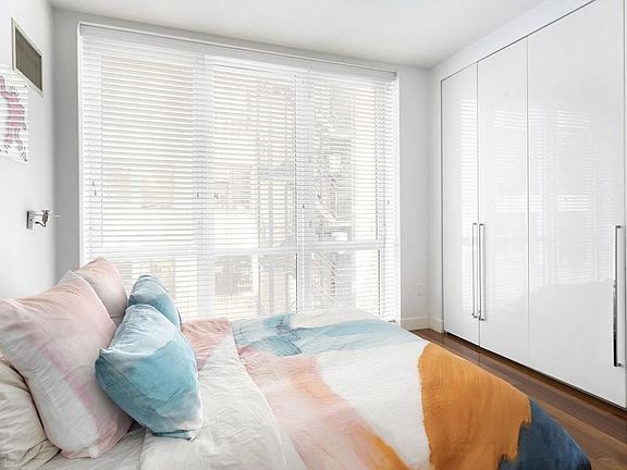 4th image of 130 W 20th St APT 6D