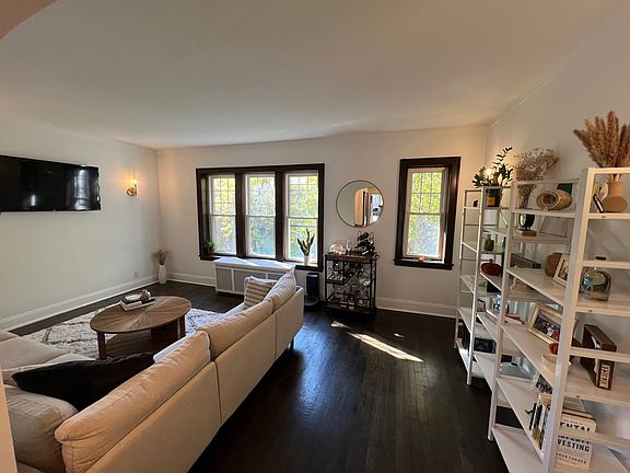2nd image of 2317 N Cambridge Ave APT 3S