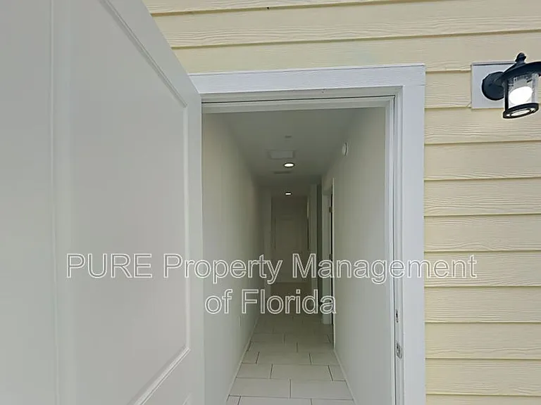 710 NE 4th St #101 — Photo 24