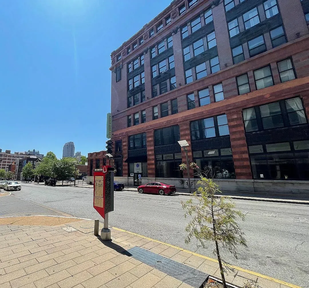 2 bed, 1057 sqft, $1,290 — Photo 3
