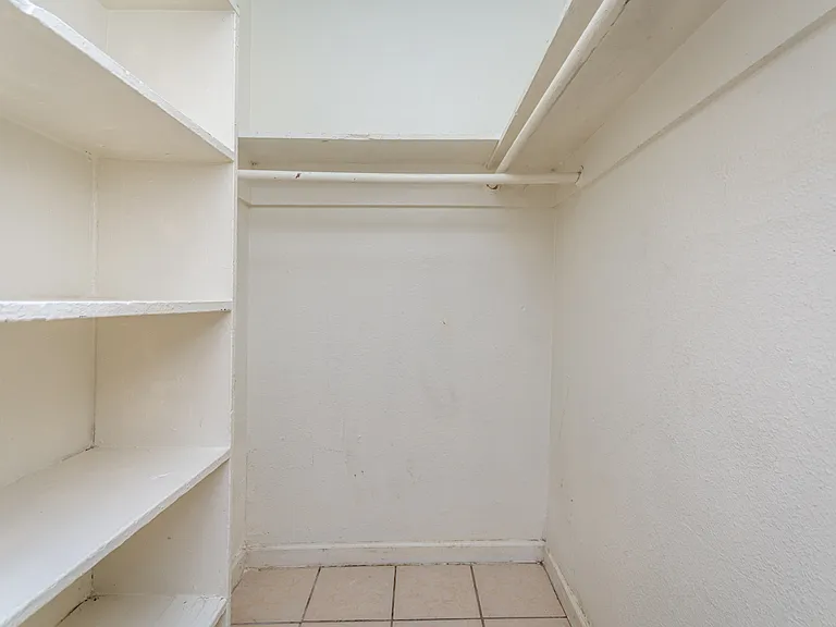 2562 Traction Ave #6 — Photo 9