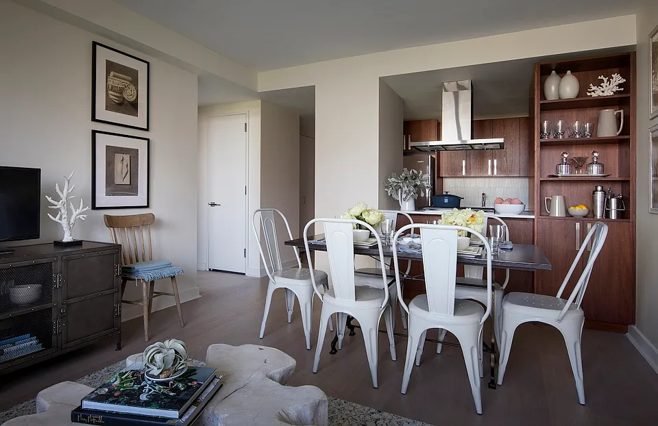 480 Main St #7J
