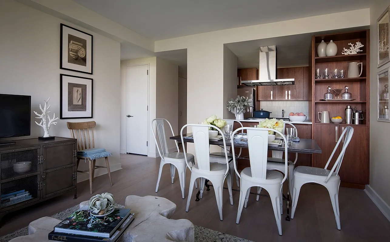 480 Main Street 07J