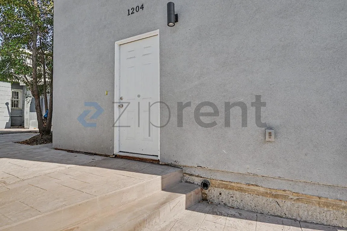 3 bed, 1.5 bath, 1000 sqft, $3,550 — Photo 2