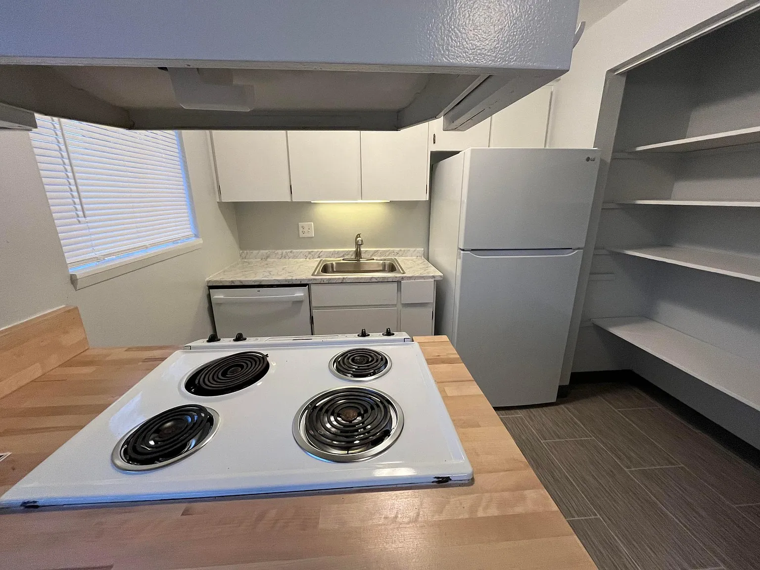 Cavalier Apartments — Photo 2