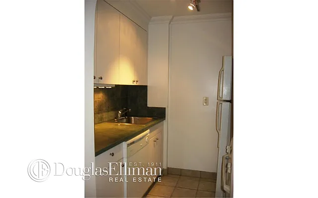 Rented by Douglas Elliman | media 20