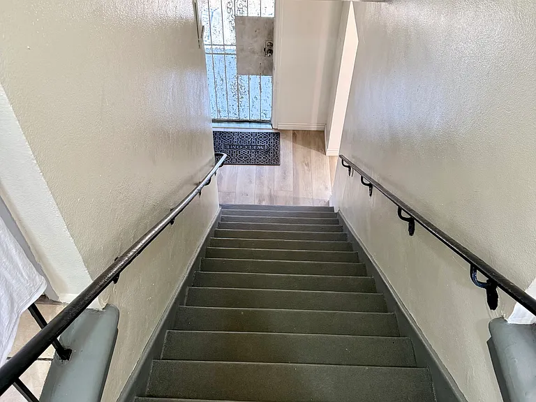 8930 S Vermont Ave — Photo 17