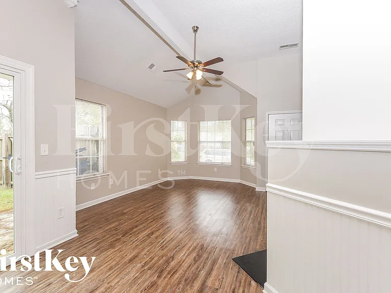 103 Lotus Ct — Photo 3