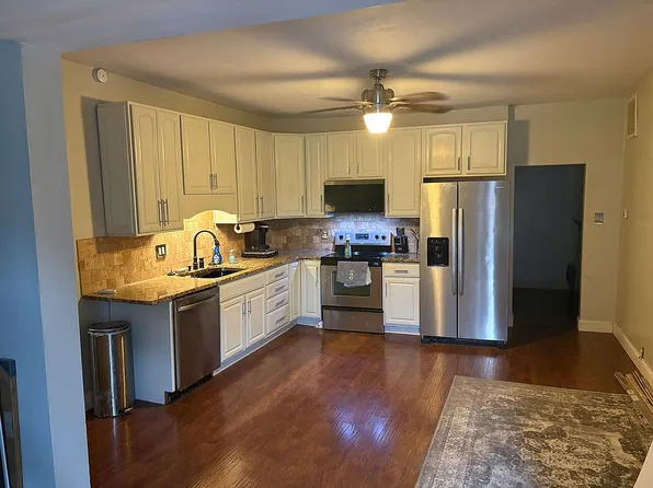 323 W Dean St, Virden, IL 62690