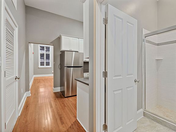 4th image of 6 S Calvert St #6