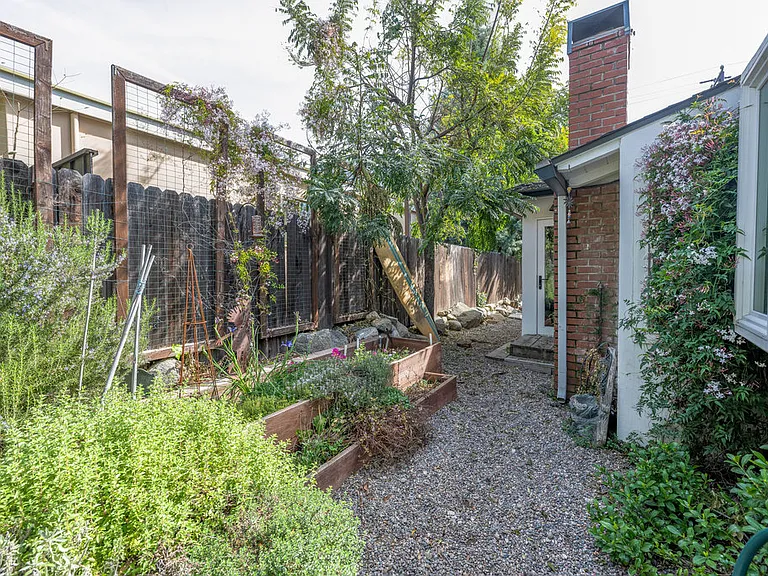 2152 Grand Oaks Ave — Photo 31