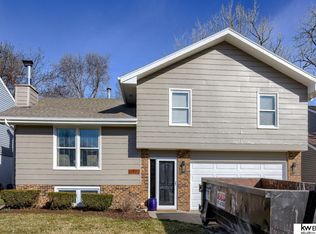 15922 Cedar Cir, Omaha, NE 68130