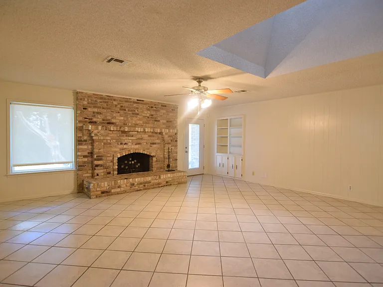 10920 Hartrick Bluff Rd — Photo 7