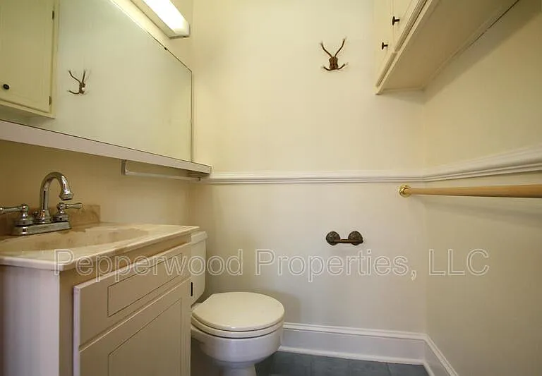 327 N Park Dr — Photo 12