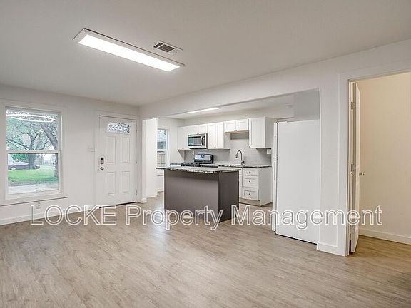 4th image of 311 Byron St