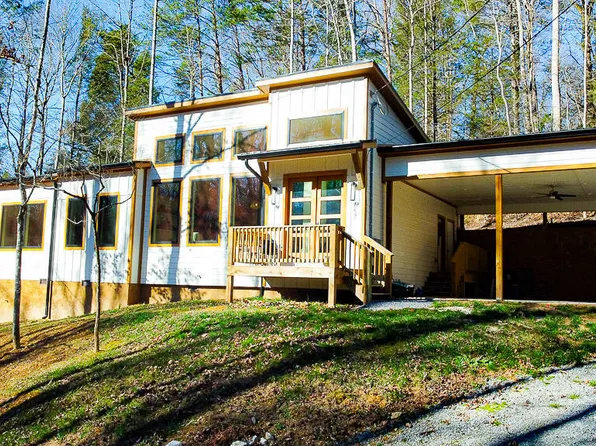 657 Crescent Dr, Gatlinburg, TN 37738