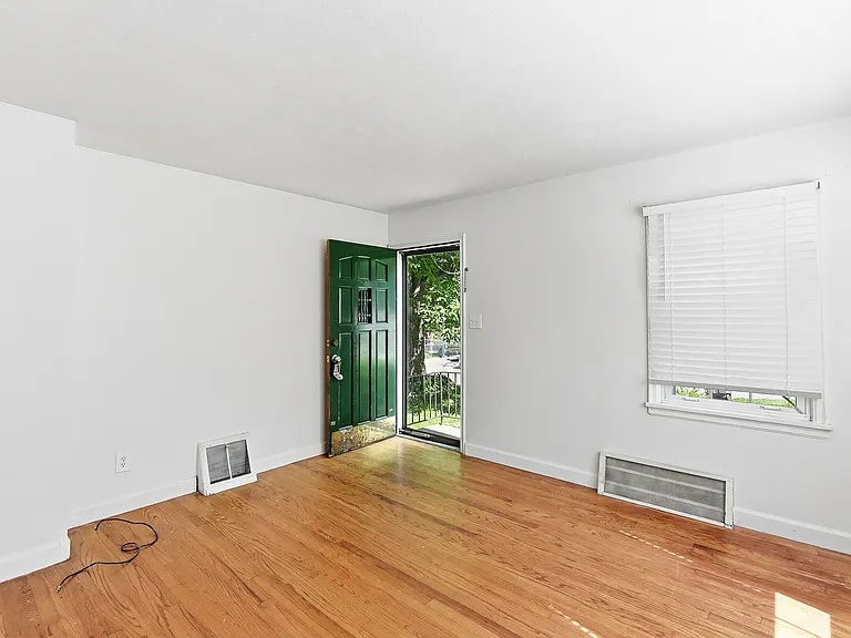 5227 Rees St — Photo 10