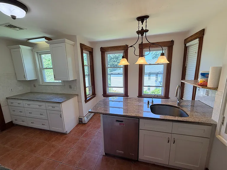 35 Spring St #2 — Photo 11
