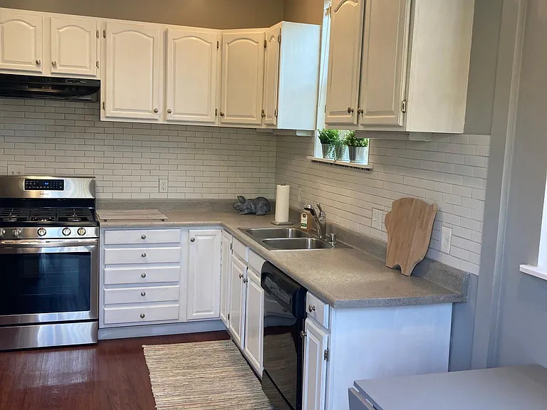 Kitchen (Big counter top and plenty of cabinet space)