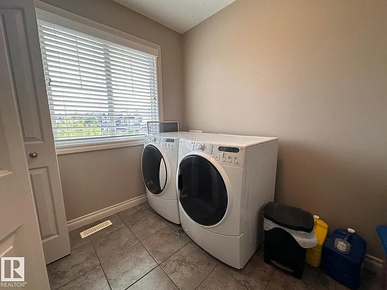 30 Virginia Ave — Photo 17
