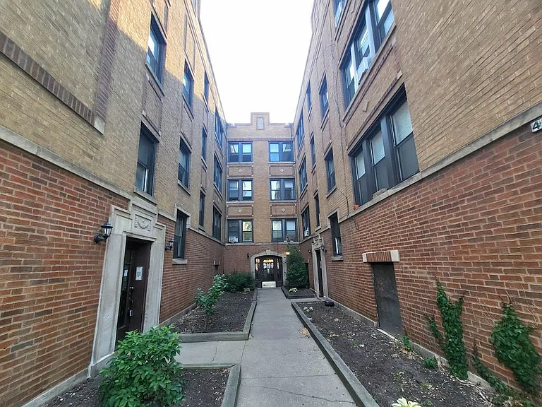 4222 N Clark St #4 — Photo 1