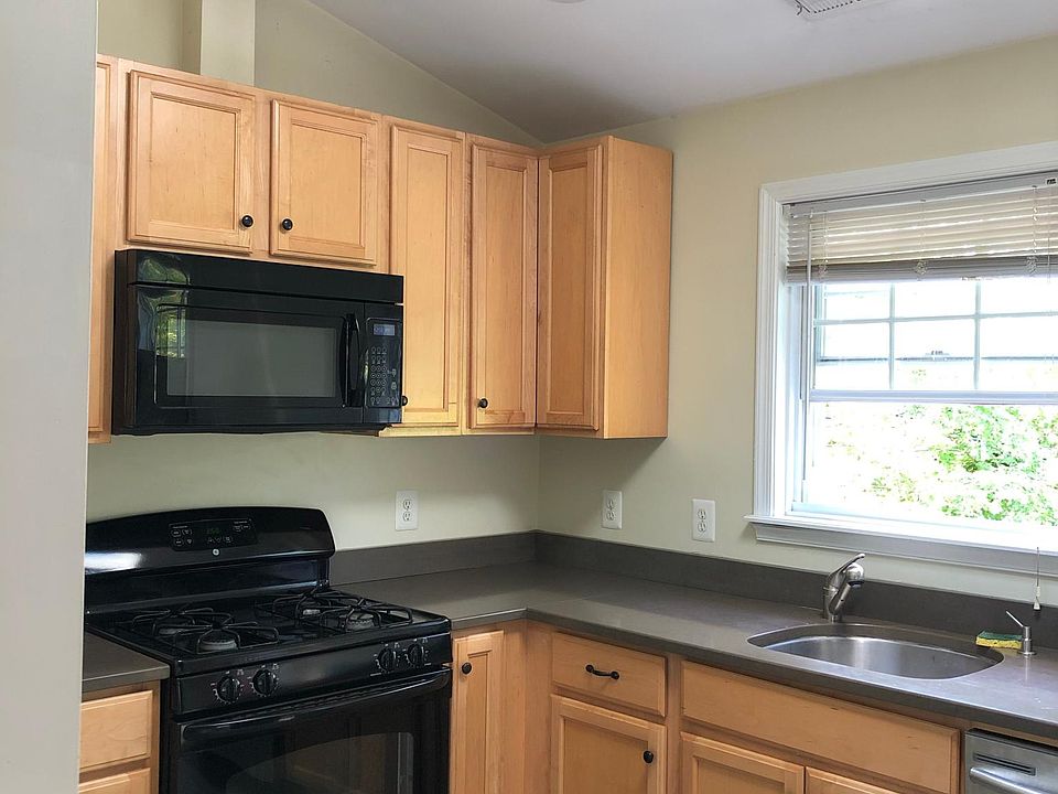 Bright, modern kitchen with gas stove, dishwasher & skylight