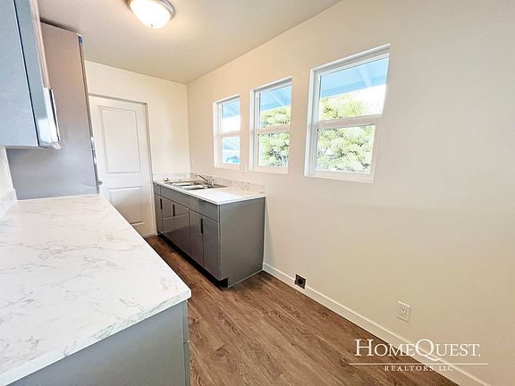 2nd image of 343 Maluniu Ave