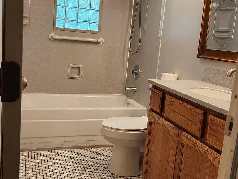 1345 Helmsdale Dr — Photo 7