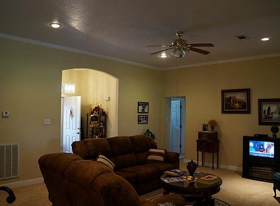 5th image of 215 Bridgeview Dr