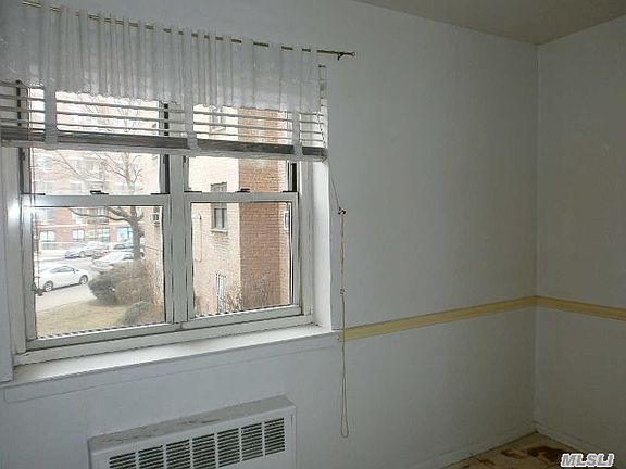 3rd image of 2949 137th St APT 1J