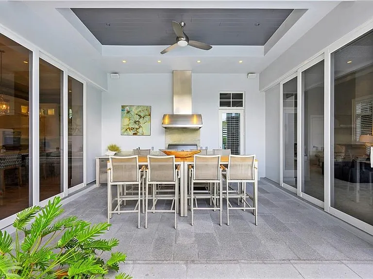425 Harbour Dr — Photo 24
