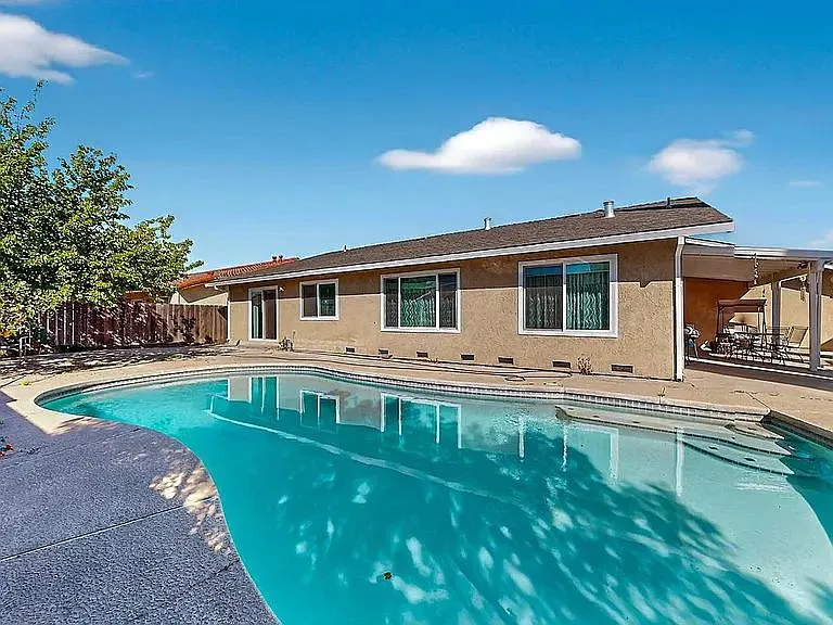 Building Photo - 540 Fullerton Dr
