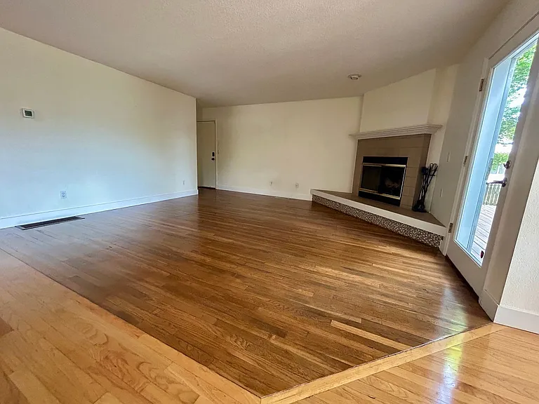 8213 NW 12th Ave — Photo 12