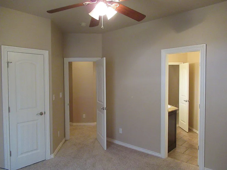 3341 Heritage Green Cir — Photo 28