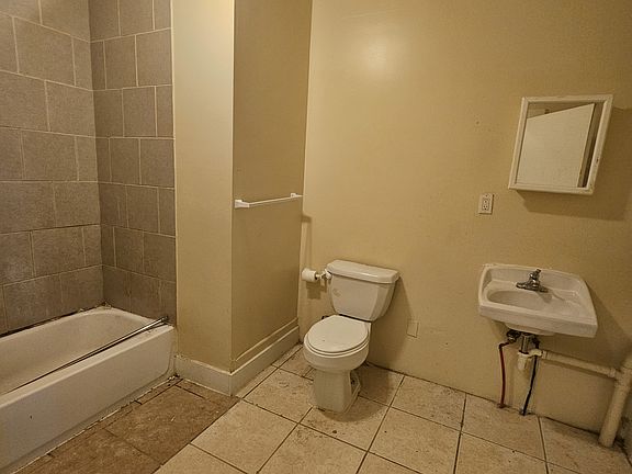 4th image of 122 Derby Ave #1LL