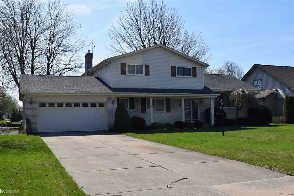 49642 Regatta St photo 1