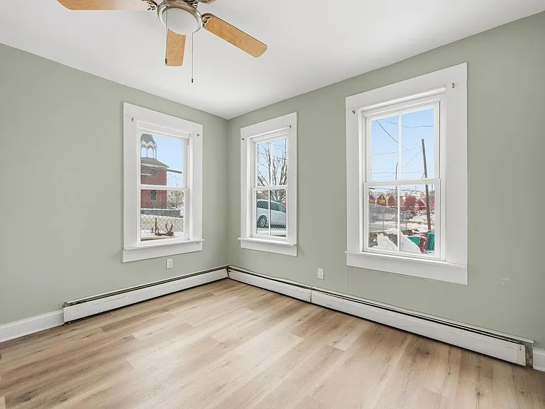 32 Lawrence St #1 — Photo 4