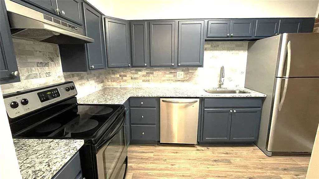 2 bed, 1.5 bath, $1,700 — Photo 2