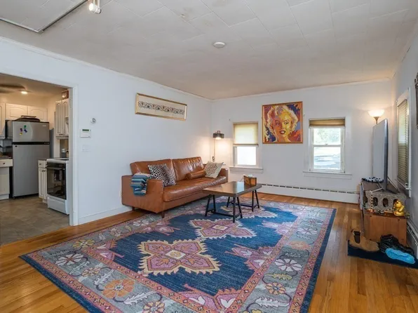 28 West St, Easthampton, MA 01027