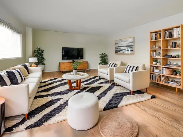 10021 116th St NW #608, Edmonton, AB T5K 1V5