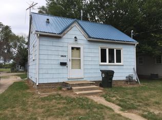 1048 Newton St, Waterloo, IA 50703