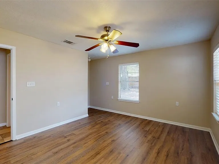 1724 Boardwalk Ct — Photo 17