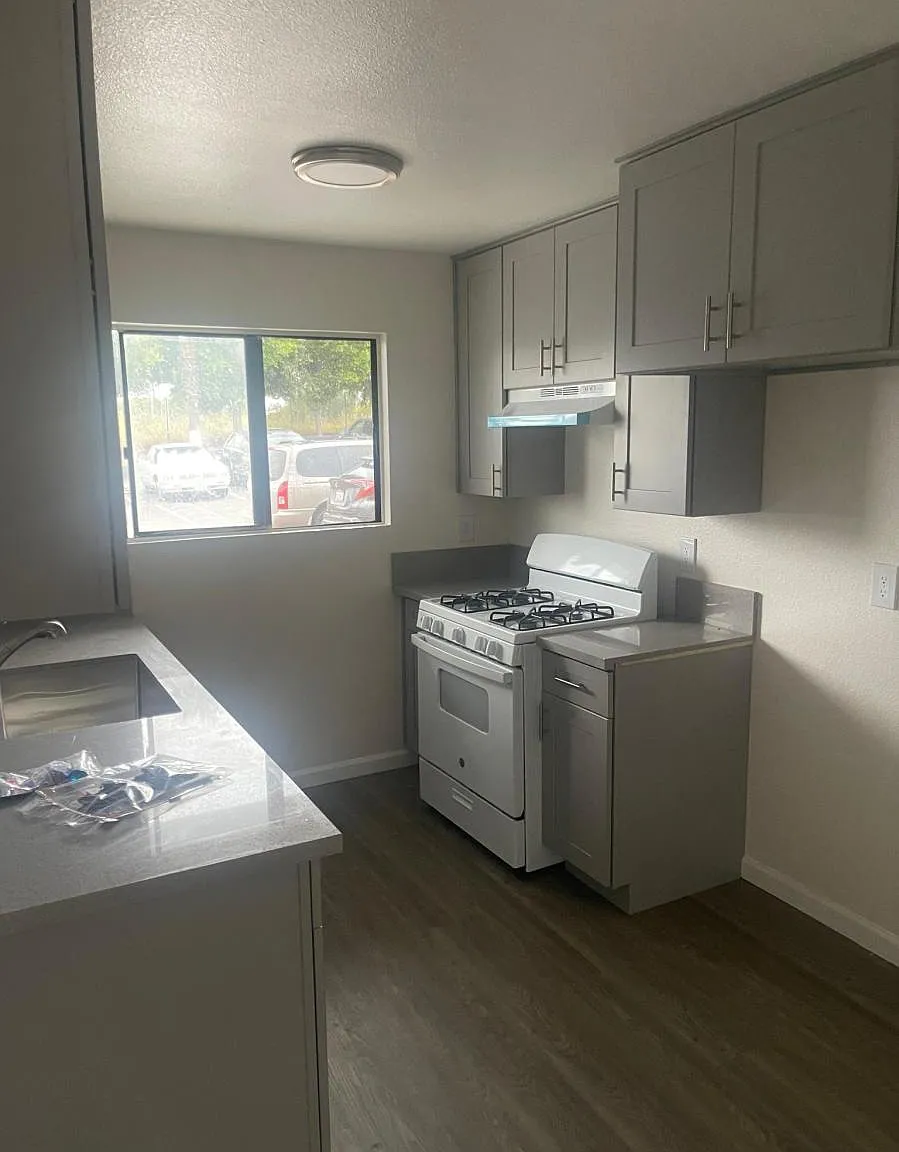 2 bed, 905 sqft, $2,395 — Photo 2