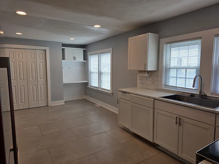 208 Archer St — Photo 6