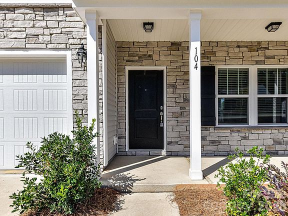 4th image of 104 Trissy Ct