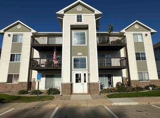 6430 Creekside Dr NE UNIT 4, Cedar Rapids, IA 52402